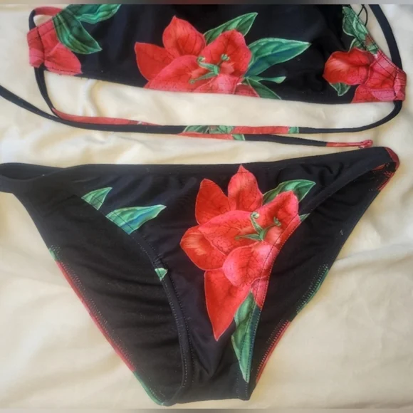 BEAUTIFUL‎ Floral High Neck Strappy Back Bikini Set - Picture 3 of 6